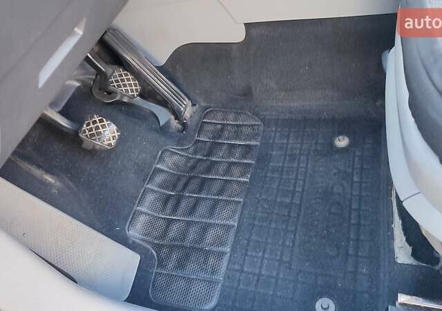 Серый Фольксваген Кадди, объемом двигателя 1.6 л и пробегом 276 тыс. км за 6900 $, фото 29 на Automoto.ua