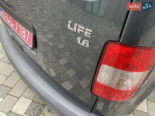 Серый Фольксваген Кадди, объемом двигателя 1.6 л и пробегом 269 тыс. км за 7900 $, фото 7 на Automoto.ua