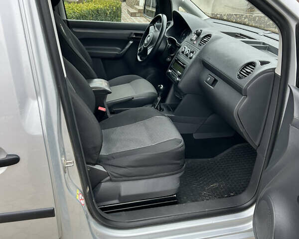 Серый Фольксваген Кадди, объемом двигателя 1.6 л и пробегом 154 тыс. км за 8550 $, фото 16 на Automoto.ua