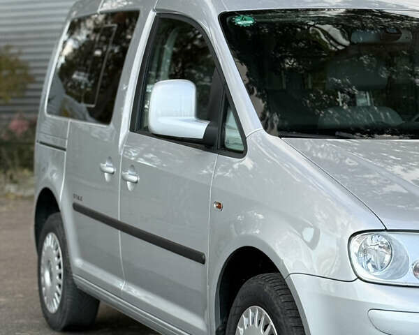 Серый Фольксваген Кадди, объемом двигателя 2 л и пробегом 174 тыс. км за 8300 $, фото 4 на Automoto.ua