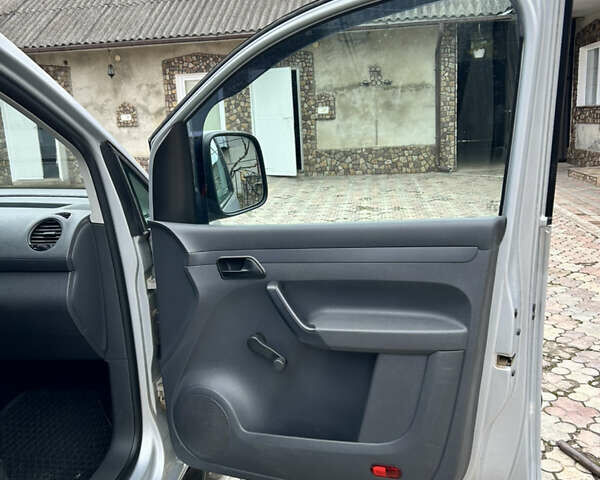 Серый Фольксваген Кадди, объемом двигателя 1.6 л и пробегом 154 тыс. км за 8550 $, фото 15 на Automoto.ua