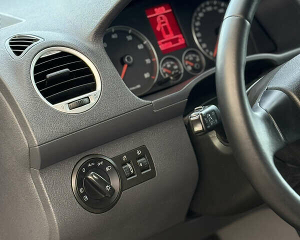 Серый Фольксваген Кадди, объемом двигателя 2 л и пробегом 174 тыс. км за 8300 $, фото 29 на Automoto.ua