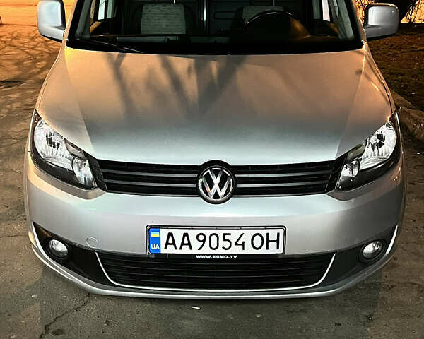 Серый Фольксваген Кадди, объемом двигателя 1.6 л и пробегом 226 тыс. км за 9450 $, фото 1 на Automoto.ua