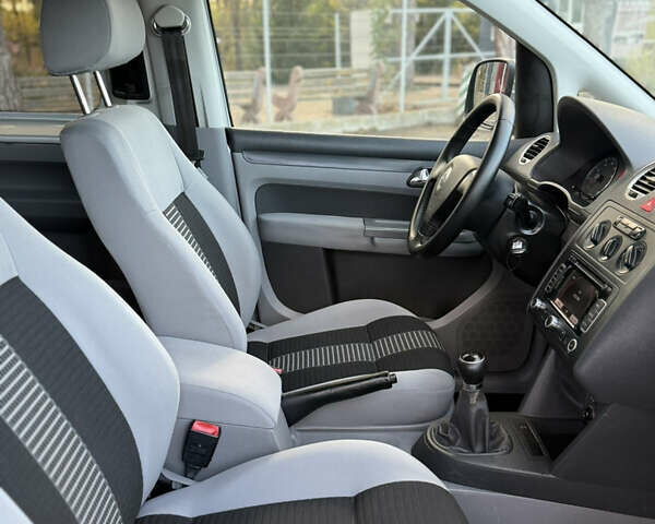 Серый Фольксваген Кадди, объемом двигателя 2 л и пробегом 174 тыс. км за 8300 $, фото 22 на Automoto.ua