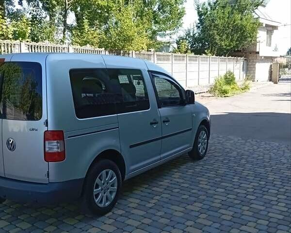 Серый Фольксваген Кадди, объемом двигателя 1.9 л и пробегом 230 тыс. км за 10000 $, фото 4 на Automoto.ua
