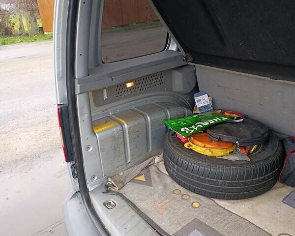 Серый Фольксваген Кадди, объемом двигателя 1.6 л и пробегом 352 тыс. км за 8000 $, фото 18 на Automoto.ua