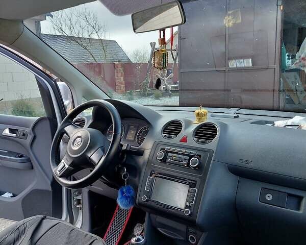 Фольксваген Кадди 2010 в Сарнах на Automoto.ua Серый Фольксваген Кадди, объемом двигателя 1.6 л и пробегом 198 тыс. км за 9200 $, фото 2 на Automoto.ua