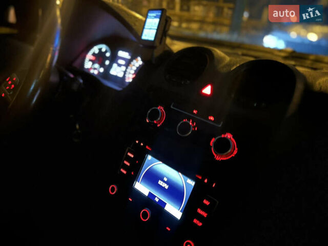 Серый Фольксваген Кадди, объемом двигателя 1.6 л и пробегом 226 тыс. км за 9450 $, фото 3 на Automoto.ua