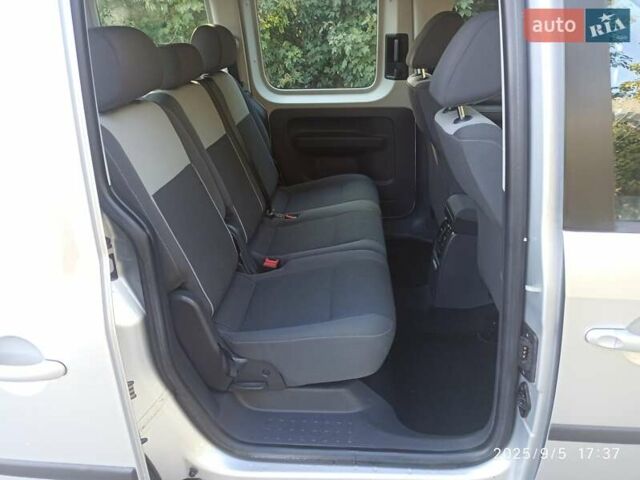 Серый Фольксваген Кадди, объемом двигателя 1.6 л и пробегом 255 тыс. км за 10000 $, фото 25 на Automoto.ua