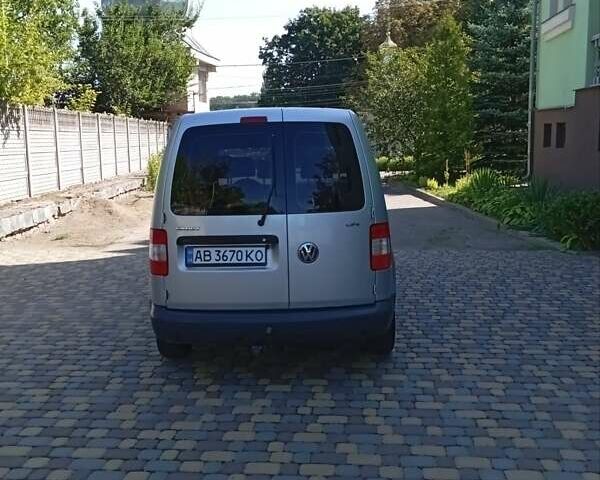Серый Фольксваген Кадди, объемом двигателя 1.9 л и пробегом 230 тыс. км за 10000 $, фото 3 на Automoto.ua