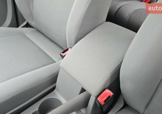 Серый Фольксваген Кадди, объемом двигателя 1.6 л и пробегом 225 тыс. км за 9499 $, фото 58 на Automoto.ua