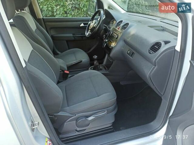 Серый Фольксваген Кадди, объемом двигателя 1.6 л и пробегом 255 тыс. км за 10000 $, фото 22 на Automoto.ua