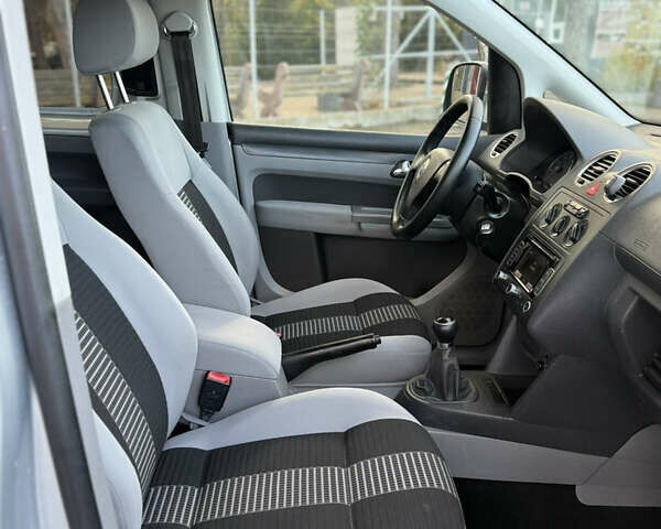 Серый Фольксваген Кадди, объемом двигателя 2 л и пробегом 174 тыс. км за 8300 $, фото 36 на Automoto.ua