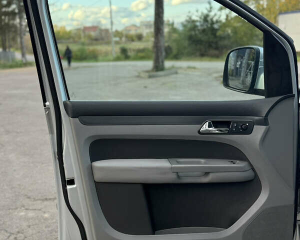 Серый Фольксваген Кадди, объемом двигателя 2 л и пробегом 174 тыс. км за 8300 $, фото 32 на Automoto.ua