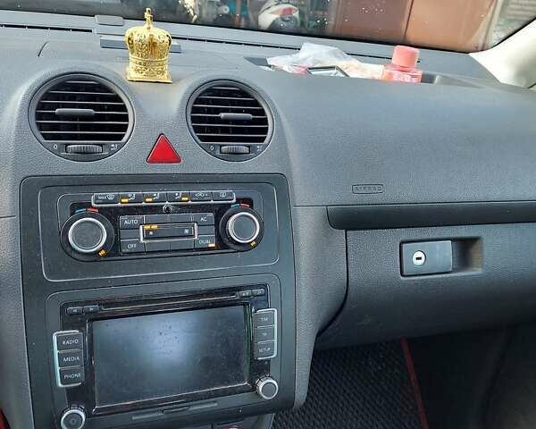 Фольксваген Кадди 2010 в Сарнах на Automoto.ua Серый Фольксваген Кадди, объемом двигателя 1.6 л и пробегом 198 тыс. км за 9200 $, фото 8 на Automoto.ua