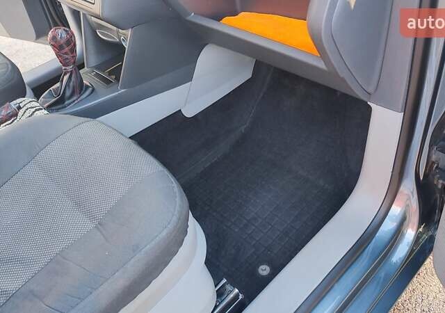 Серый Фольксваген Кадди, объемом двигателя 1.6 л и пробегом 276 тыс. км за 6900 $, фото 24 на Automoto.ua