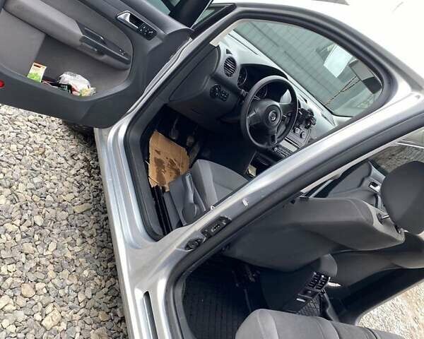 Серый Фольксваген Кадди, объемом двигателя 1.6 л и пробегом 160 тыс. км за 9999 $, фото 7 на Automoto.ua