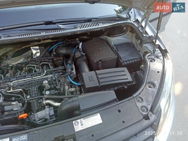 Серый Фольксваген Кадди, объемом двигателя 1.6 л и пробегом 255 тыс. км за 10000 $, фото 13 на Automoto.ua