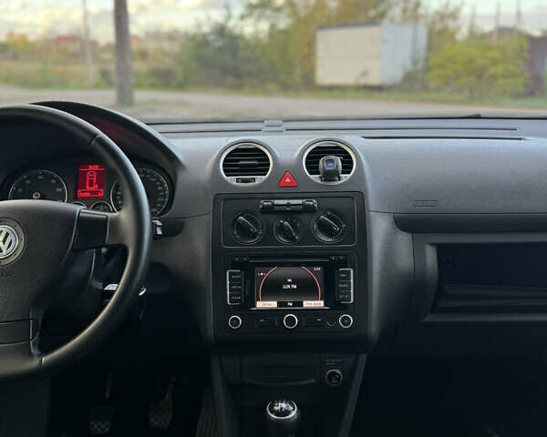 Серый Фольксваген Кадди, объемом двигателя 2 л и пробегом 174 тыс. км за 8300 $, фото 24 на Automoto.ua