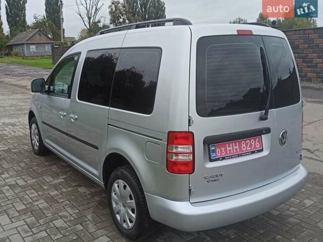 Серый Фольксваген Кадди, объемом двигателя 1.6 л и пробегом 255 тыс. км за 10000 $, фото 2 на Automoto.ua