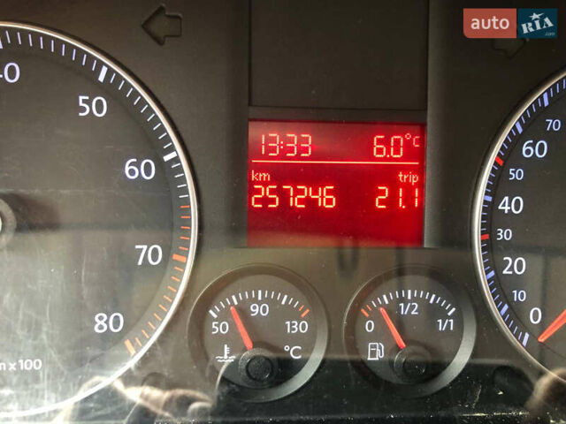 Серый Фольксваген Кадди, объемом двигателя 1.6 л и пробегом 257 тыс. км за 8500 $, фото 45 на Automoto.ua