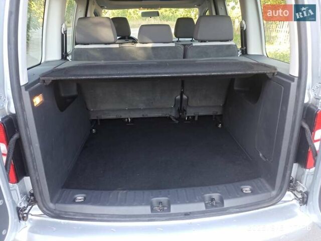 Серый Фольксваген Кадди, объемом двигателя 1.6 л и пробегом 255 тыс. км за 10000 $, фото 27 на Automoto.ua