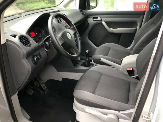 Серый Фольксваген Кадди, объемом двигателя 1.6 л и пробегом 257 тыс. км за 8500 $, фото 25 на Automoto.ua