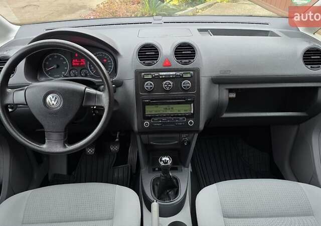 Серый Фольксваген Кадди, объемом двигателя 1.6 л и пробегом 225 тыс. км за 9499 $, фото 2 на Automoto.ua