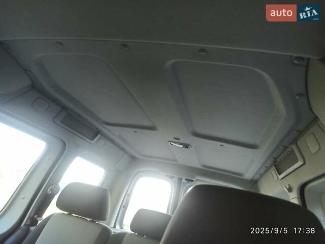 Серый Фольксваген Кадди, объемом двигателя 1.6 л и пробегом 255 тыс. км за 10000 $, фото 15 на Automoto.ua