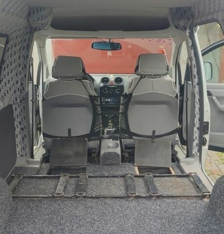 Серый Фольксваген Кадди, объемом двигателя 0 л и пробегом 260 тыс. км за 8000 $, фото 10 на Automoto.ua