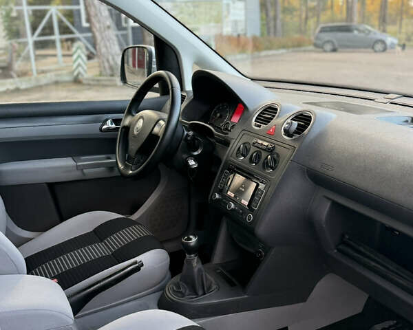 Серый Фольксваген Кадди, объемом двигателя 2 л и пробегом 174 тыс. км за 8300 $, фото 19 на Automoto.ua