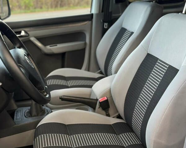 Серый Фольксваген Кадди, объемом двигателя 2 л и пробегом 174 тыс. км за 8300 $, фото 27 на Automoto.ua