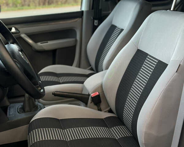 Серый Фольксваген Кадди, объемом двигателя 2 л и пробегом 174 тыс. км за 8300 $, фото 26 на Automoto.ua