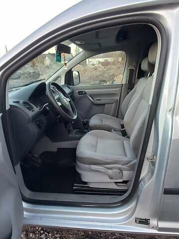 Серый Фольксваген Кадди, объемом двигателя 1.9 л и пробегом 280 тыс. км за 8000 $, фото 3 на Automoto.ua