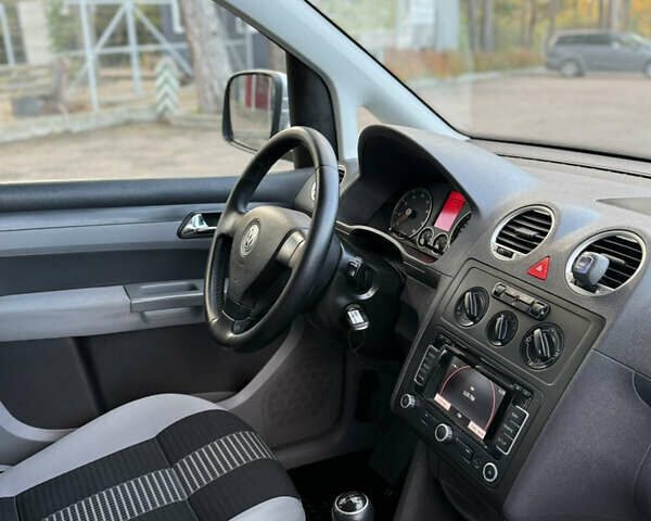 Серый Фольксваген Кадди, объемом двигателя 2 л и пробегом 174 тыс. км за 8300 $, фото 20 на Automoto.ua