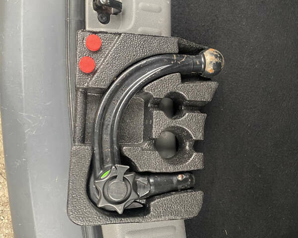 Серый Фольксваген Кадди, объемом двигателя 1.6 л и пробегом 269 тыс. км за 7900 $, фото 36 на Automoto.ua