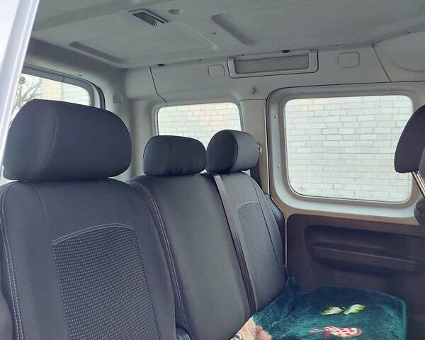 Фольксваген Кадди 2010 в Сарнах на Automoto.ua Серый Фольксваген Кадди, объемом двигателя 1.6 л и пробегом 198 тыс. км за 9200 $, фото 1 на Automoto.ua