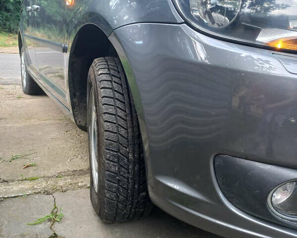 Сірий Фольксваген Кадді, об'ємом двигуна 1.6 л та пробігом 240 тис. км за 11694 $, фото 6 на Automoto.ua