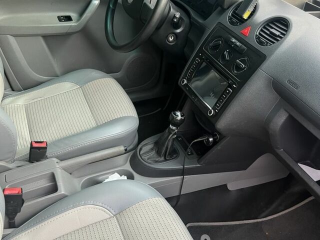 Серый Фольксваген Кадди, объемом двигателя 2 л и пробегом 200 тыс. км за 7500 $, фото 4 на Automoto.ua