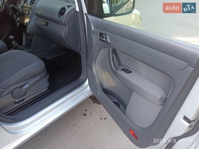 Серый Фольксваген Кадди, объемом двигателя 1.6 л и пробегом 255 тыс. км за 10000 $, фото 24 на Automoto.ua