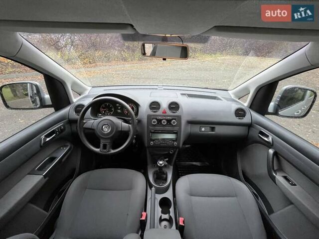 Серый Фольксваген Кадди, объемом двигателя 1.6 л и пробегом 312 тыс. км за 9000 $, фото 4 на Automoto.ua
