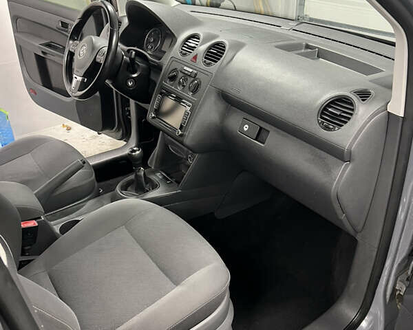 Серый Фольксваген Кадди, объемом двигателя 0 л и пробегом 373 тыс. км за 9000 $, фото 3 на Automoto.ua