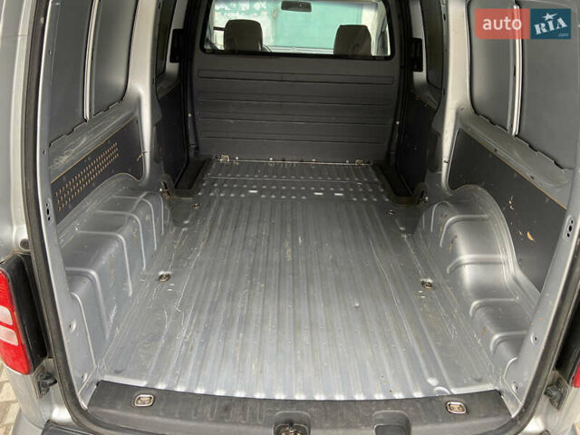 Серый Фольксваген Кадди, объемом двигателя 1.6 л и пробегом 266 тыс. км за 7300 $, фото 7 на Automoto.ua