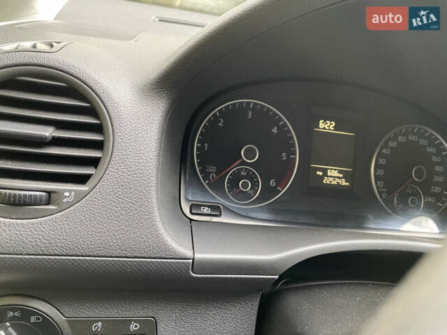 Серый Фольксваген Кадди, объемом двигателя 1.6 л и пробегом 224 тыс. км за 9800 $, фото 3 на Automoto.ua