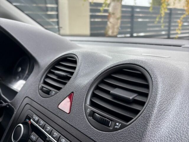 Серый Фольксваген Кадди, объемом двигателя 2 л и пробегом 215 тыс. км за 2550 $, фото 9 на Automoto.ua