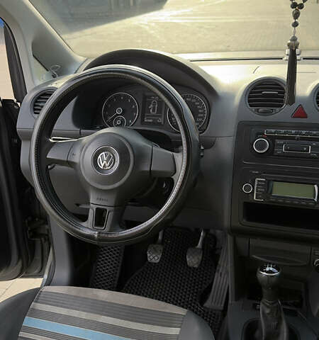 Серый Фольксваген Кадди, объемом двигателя 1.98 л и пробегом 262 тыс. км за 9499 $, фото 9 на Automoto.ua