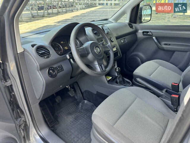 Серый Фольксваген Кадди, объемом двигателя 2 л и пробегом 385 тыс. км за 11200 $, фото 11 на Automoto.ua