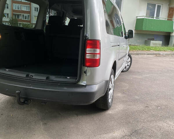 Серый Фольксваген Кадди, объемом двигателя 1.6 л и пробегом 224 тыс. км за 9800 $, фото 5 на Automoto.ua