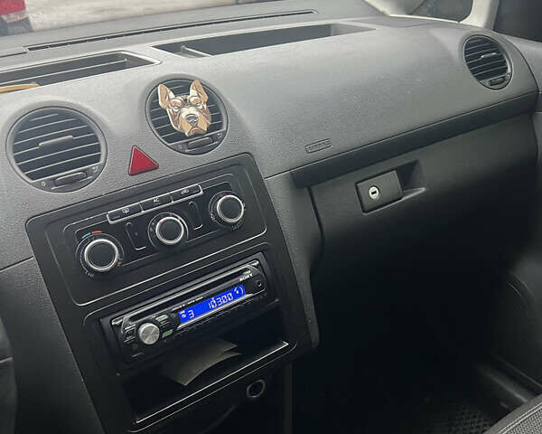 Серый Фольксваген Кадди, объемом двигателя 1.6 л и пробегом 360 тыс. км за 8200 $, фото 8 на Automoto.ua