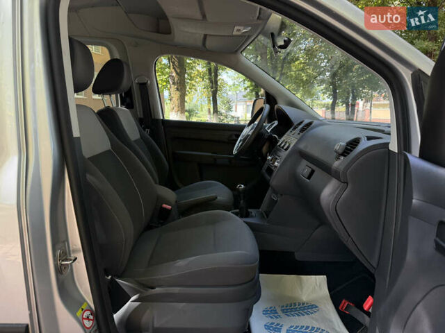 Серый Фольксваген Кадди, объемом двигателя 1.6 л и пробегом 218 тыс. км за 9950 $, фото 36 на Automoto.ua